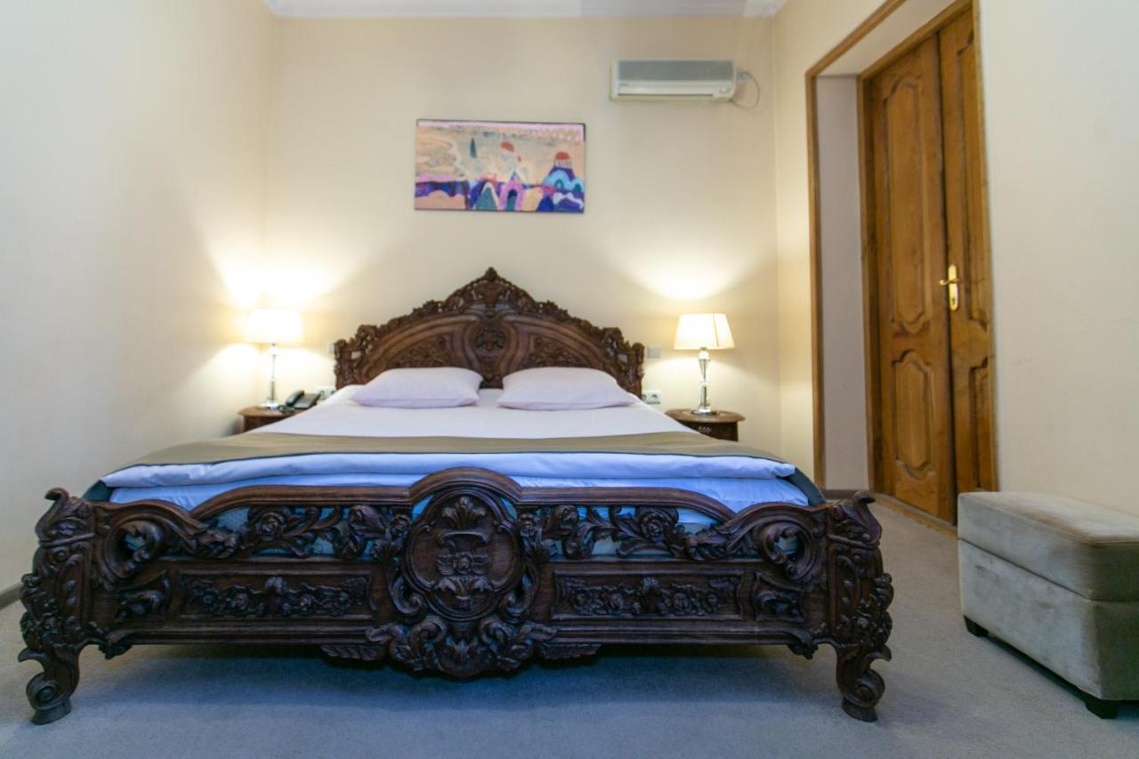 Hotel VIP Tbilisi Buitenkant foto