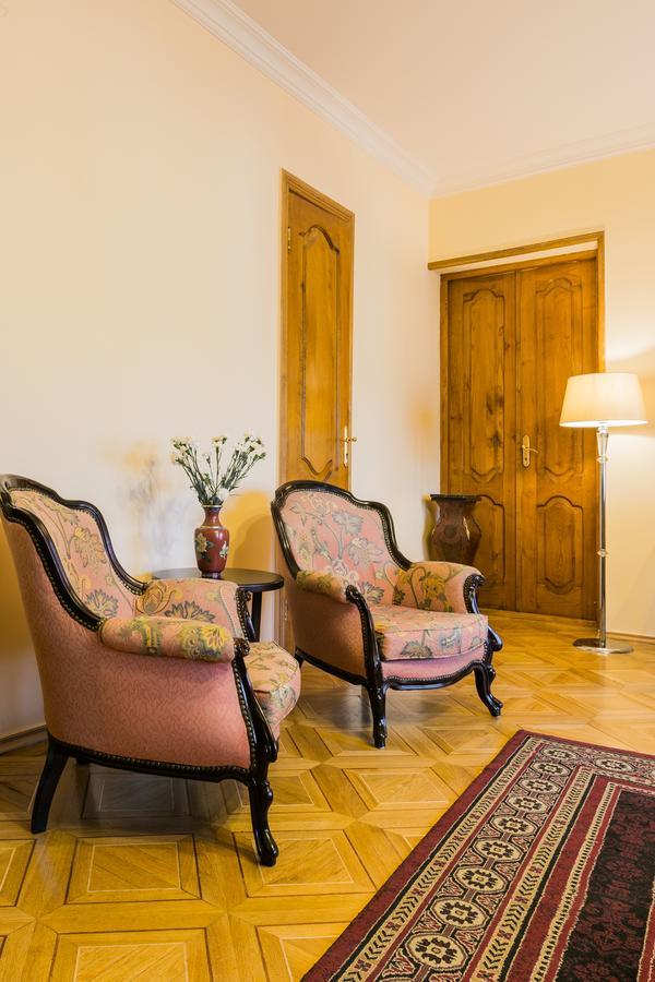 Hotel VIP Tbilisi Buitenkant foto
