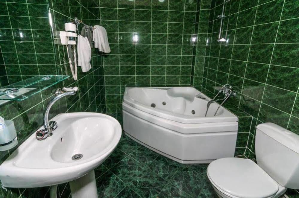 Hotel VIP Tbilisi Buitenkant foto