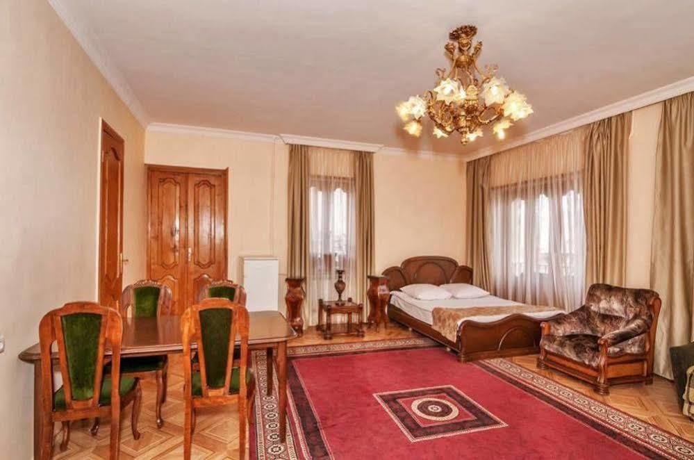 Hotel VIP Tbilisi Buitenkant foto