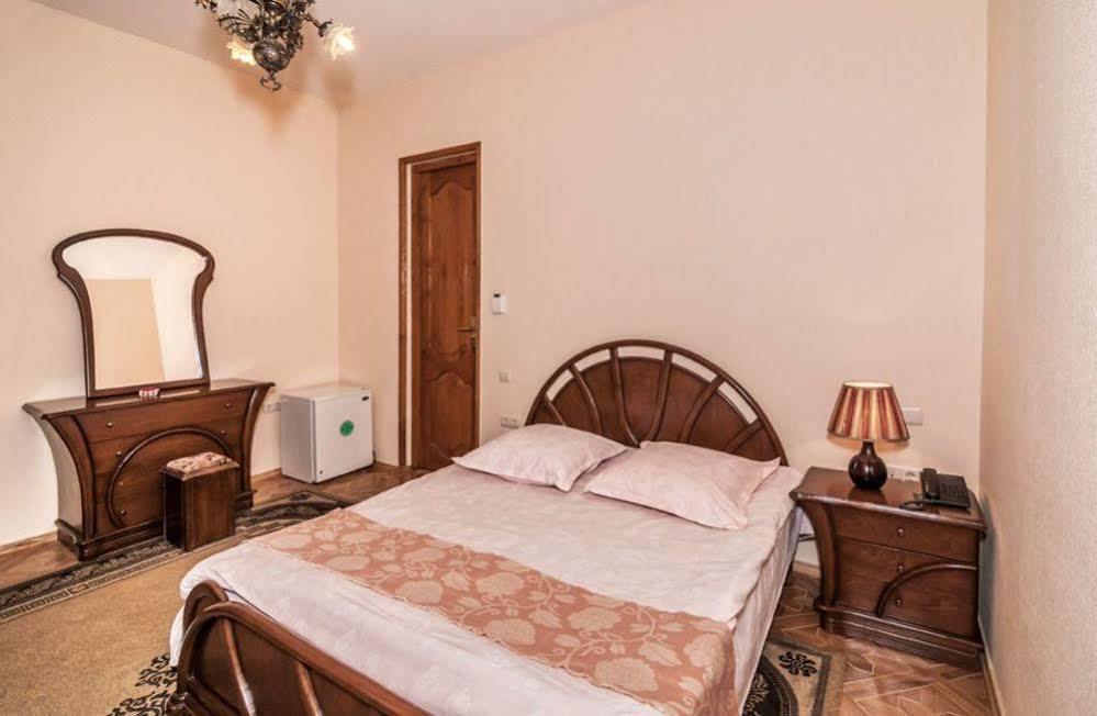 Hotel VIP Tbilisi Buitenkant foto