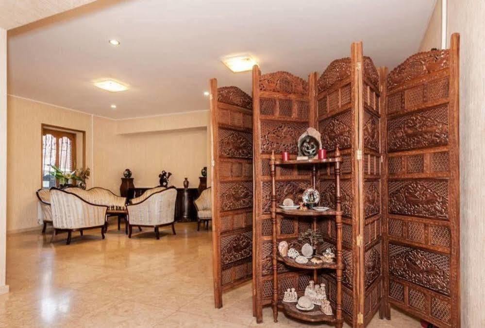 Hotel VIP Tbilisi Buitenkant foto